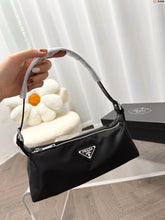 Load image into Gallery viewer, PD194 Hobo Bag / 10.6x2.7x3.9inch
