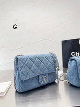 Load image into Gallery viewer, CC701 Classic Handbag / S/M
