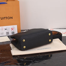 Load image into Gallery viewer, LB783 Capucines BB / 10.6 x 7.1 x 3.5 inches
