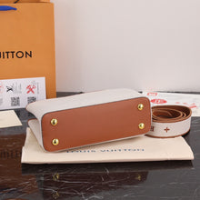 Load image into Gallery viewer, LB784 Capucines BB / 10.6 x 7.1 x 3.5 inches
