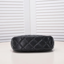 Load image into Gallery viewer, CC606 Hobo Handbag / 6.6 × 9 × 2.7 inch
