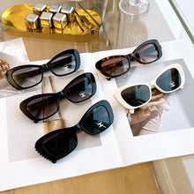 Load image into Gallery viewer, JW672 CC Cat Eye Sunglasses / 56x40x128mm
