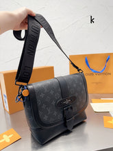Load image into Gallery viewer, MBG042 Saumur Messenger PM / 9.4x8.6inch
