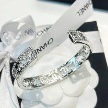 Load image into Gallery viewer, JW614 CC Cuff
