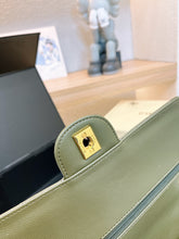 Load image into Gallery viewer, CC673 Classic Handbag / 9.8x15.5x6.5inch
