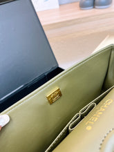 Load image into Gallery viewer, CC673 Classic Handbag / 9.8x15.5x6.5inch
