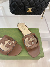 Load image into Gallery viewer, SE894 GC Women&#39;s Interlocking G cut-out Slide Sandal / Size5-10
