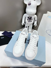 Load image into Gallery viewer, SE926 PD Leather Sneakers / Size5-10
