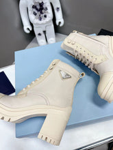 Load image into Gallery viewer, SE927 PD Brushed leather and nylon laced booties / Size5-9
