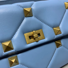 Load image into Gallery viewer, VLTN071 LARGE ROMAN STUD THE SHOULDER BAG IN NAPPA WITH CHAIN
