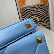 Load image into Gallery viewer, VLTN071 LARGE ROMAN STUD THE SHOULDER BAG IN NAPPA WITH CHAIN
