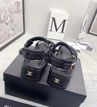 Load image into Gallery viewer, SE924 CC Sandals / Size5-9

