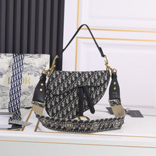 Load image into Gallery viewer, DR235 Saddle Bag (Come with Long Shoulder Straps ）
