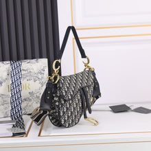 Load image into Gallery viewer, DR234 Saddle Bag (Come with Long Shoulder Straps ）
