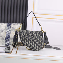 Load image into Gallery viewer, DR234 Saddle Bag (Come with Long Shoulder Straps ）
