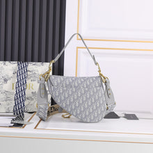 Load image into Gallery viewer, DR235 Saddle Bag (Come with Long Shoulder Straps ）
