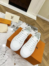 Load image into Gallery viewer, SE1043 LV Time Out Sneaker / Size4-11
