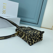 Load image into Gallery viewer, DR238 Book Mini Tote Bag / 7.1x5.3x2.5inch
