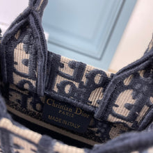 Load image into Gallery viewer, DR239 Book Mini Tote Bag / 7.1x5.3x2.5inch
