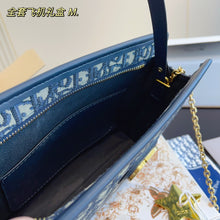 Load image into Gallery viewer, DR262 30 Montaigne Pouch / 10 x 8 x 2.5 inches
