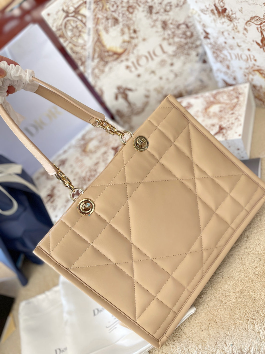 DR263 Medium Dior Essential Tote Bag / 14.5 x 11 x 7 inches