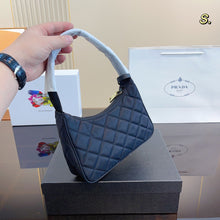 Load image into Gallery viewer, PD199 Re-Nylon Prada Re-Edition 2000 mini-bag/ 8.6x2.4x6.3inch
