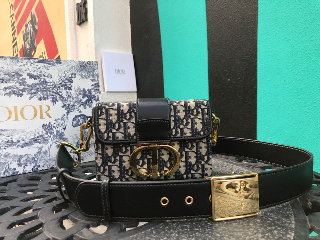 DR221 30 Montaigne / S:6.9x4.5x2inch, M:9.8x6.3x3.2inch