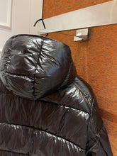 Load image into Gallery viewer, CLTH274 MC Maya 70 Short Down Jacket
