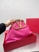 Load image into Gallery viewer, VLTN077 Cltuch with Shoulder Strap / 11x10.2inch
