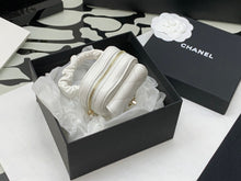 Load image into Gallery viewer, CC575 Heart Zipped Arm Coin Purse / HIGHEST QUALITY VERSION
