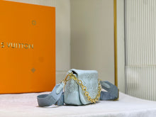 Load image into Gallery viewer, LB765 Wallet on Strap Bubblegram / 7.9 x 4.7 x 2.4 inches
