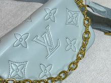 Load image into Gallery viewer, LB765 Wallet on Strap Bubblegram / 7.9 x 4.7 x 2.4 inches
