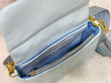 Load image into Gallery viewer, LB765 Wallet on Strap Bubblegram / 7.9 x 4.7 x 2.4 inches
