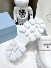 Load image into Gallery viewer, SE1006 PD Soft Padded Nappa Leather Loafers / Size4-9
