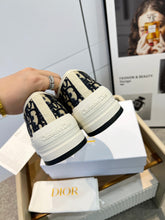 Load image into Gallery viewer, SE1049 DR Walk&#39;n&#39;Dior Platform Sneaker / Size4-11
