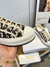 Load image into Gallery viewer, SE1049 DR Walk&#39;n&#39;Dior Platform Sneaker / Size4-11
