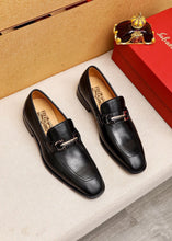 Load image into Gallery viewer, MSE071 Ferragamo Loafer / Size7-11
