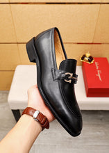 Load image into Gallery viewer, MSE071 Ferragamo Loafer / Size7-11
