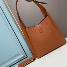 Load image into Gallery viewer, YSK202 le 5 à 7 soft small hobo bag in smooth leather / 10.2x10.2x3.1inch
