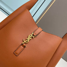 Load image into Gallery viewer, YSK202 le 5 à 7 soft small hobo bag in smooth leather / 10.2x10.2x3.1inch
