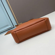 Load image into Gallery viewer, YSK202 le 5 à 7 soft small hobo bag in smooth leather / 10.2x10.2x3.1inch
