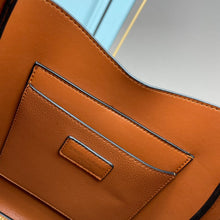 Load image into Gallery viewer, YSK202 le 5 à 7 soft small hobo bag in smooth leather / 10.2x10.2x3.1inch
