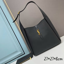 Load image into Gallery viewer, YSK202 le 5 à 7 soft small hobo bag in smooth leather / 10.2x10.2x3.1inch

