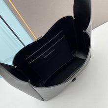 Load image into Gallery viewer, YSK202 le 5 à 7 soft small hobo bag in smooth leather / 10.2x10.2x3.1inch
