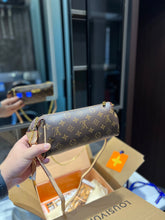 Load image into Gallery viewer, LB766 Small Chain Bag / 9.8x4.3inch
