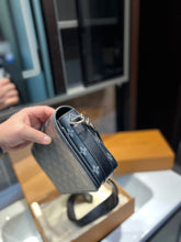 Load image into Gallery viewer, MBG043 Studio Messenger / 9.3 x 5.5 x 2 inches
