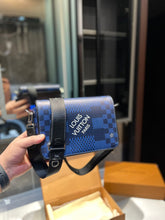 Load image into Gallery viewer, MBG044 Studio Messenger / 9.3 x 5.5 x 2 inches
