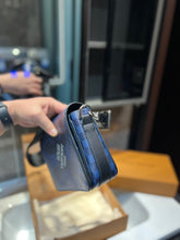 Load image into Gallery viewer, MBG044 Studio Messenger / 9.3 x 5.5 x 2 inches
