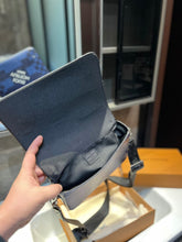 Load image into Gallery viewer, MBG044 Studio Messenger / 9.3 x 5.5 x 2 inches
