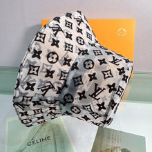 Load image into Gallery viewer, JW590 LB Bucket Hat
